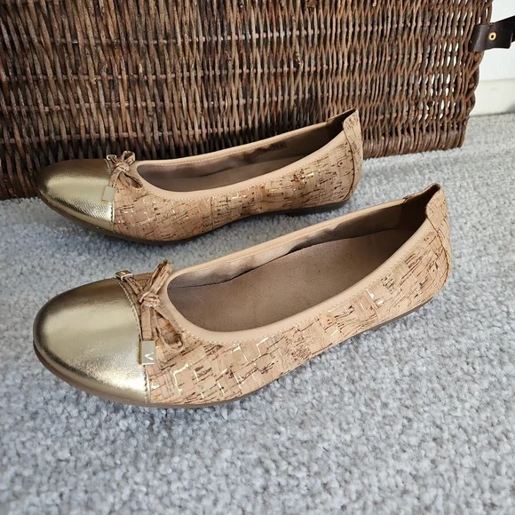 Vionic Cork Print with Gold Toe Ballerina Flats - Size 10 - Picture 3 of 6